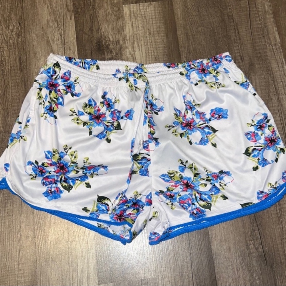 WOMEN SHORTS